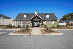 Exterior - Landing | Spectacular 2BD, Gym, Pool (Pooler)