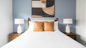 Desk, iron/ironing board, WiFi, bed sheets - Landing | Spectacular 2BD, Gym, Pool (Pooler)