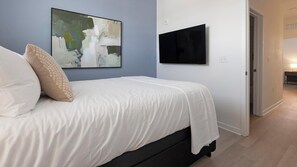 Desk, iron/ironing board, WiFi, bed sheets - Landing | Spectacular 2BD, Pool, Clubhouse (Lakeland)