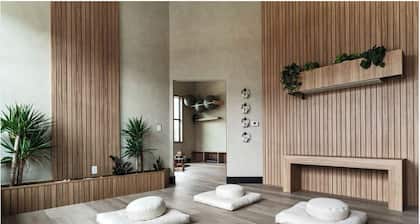 Landing | Modern 2BD, Pool, Gym