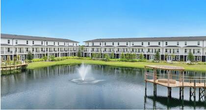 Landing | Stylish 2BD, Pool, Gym