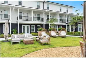 Property grounds - Landing | Chic 2BD, Pool, Clubhouse (Lakeland)