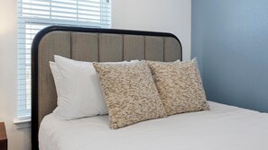Desk, iron/ironing board, WiFi, bed sheets - Landing | Stunning 2BD, Clubhouse, Pool (Lakeland)