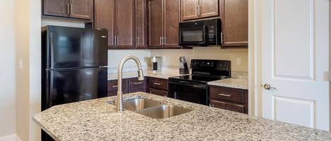 Jääkaappi, ruokailupöytä