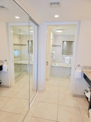 Shower, hair dryer, towels, soap - WATERFRONT PENTHOUSE! Galleon Resort Key West, Sleeps 6, Private Beach (Key West)