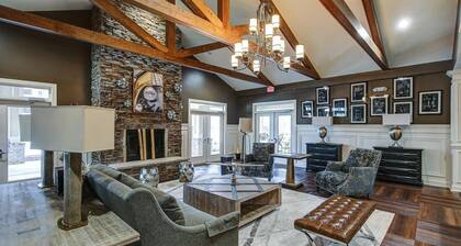 Landing | Modern 2BD, Clubhouse, Pool