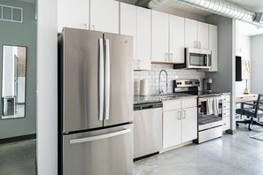 Refrigerador y comedor 