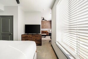 Bureau, fer et planche à repasser, Wi-Fi, draps fournis