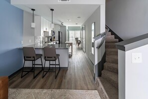 Interior - Landing | Modern 2BD, Gym, Game Room (Bellview)