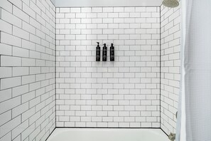 Bathroom - Landing | Chic 2BD, Rooftop Lounge, Pool (Bellview)