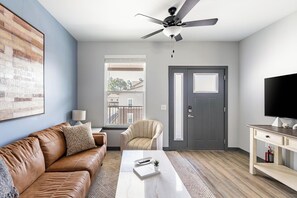 Smart TV - Landing | Stunning 2BD, Rooftop Lounge, Pool (Bellview)