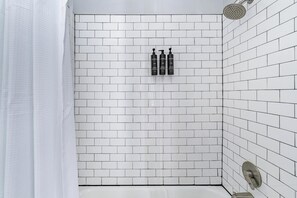 Bathroom - Landing | Stunning 2BD, Rooftop Lounge, Pool (Bellview)