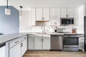 Refrigerador y comedor 