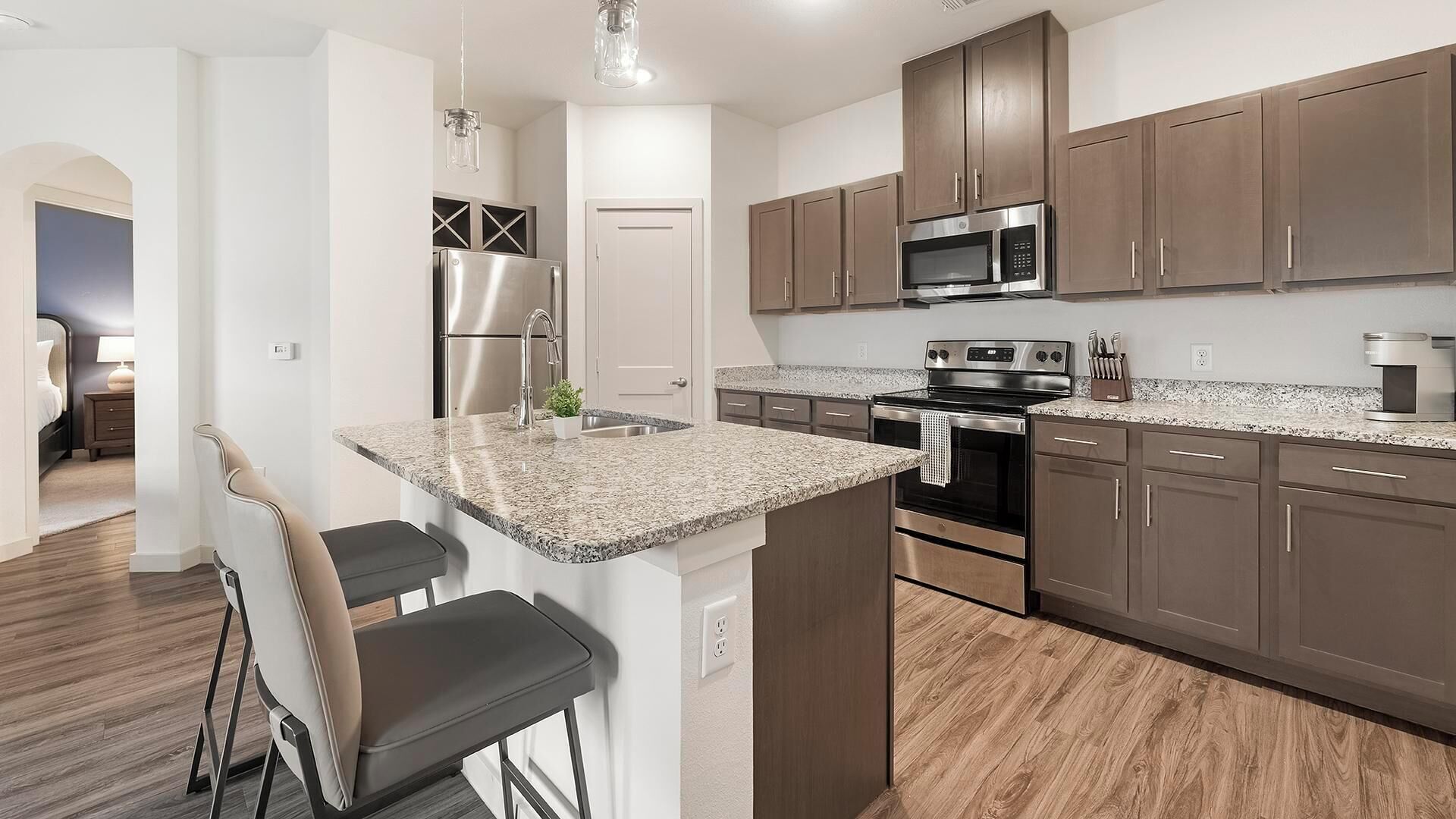 Refrigerador, mesa de comedor