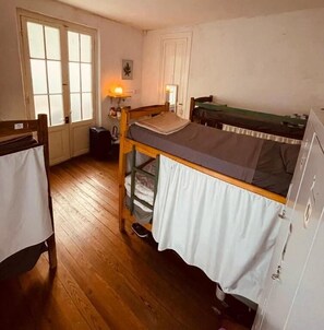 Dormitorio compartido clásico | Wifi gratis 