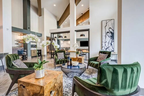 Landing | Stylish 2BD, Gym, Yoga Studio