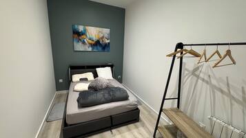 Fer et planche Ă repasser, accĂšs Internet, draps fournis