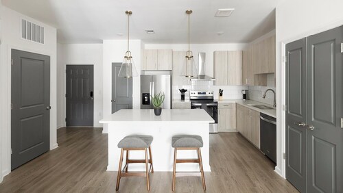 Landing | Modern 1BD, Gym, Clubhouse