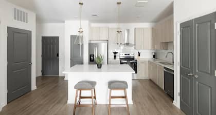 Landing | Modern 1BD, Gym, Clubhouse