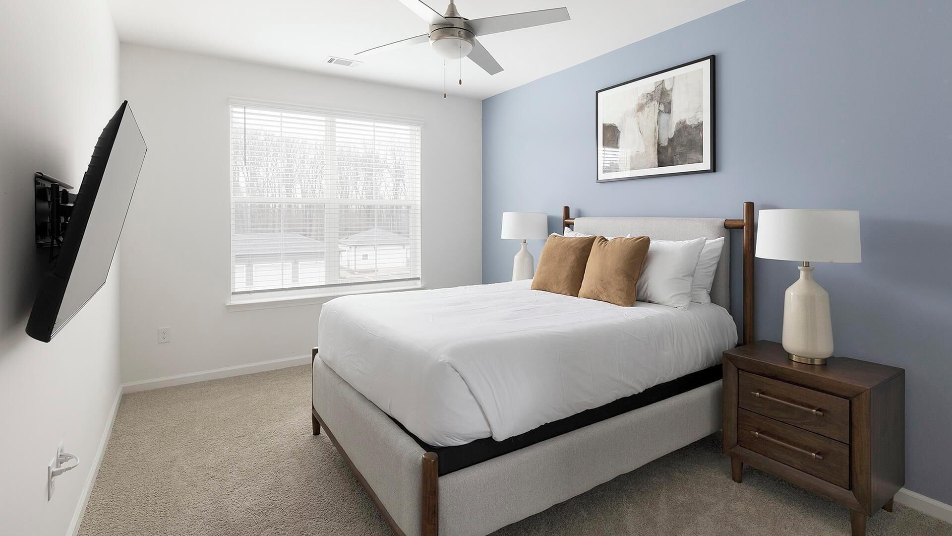 2 bedrooms, desk, iron/ironing board, WiFi