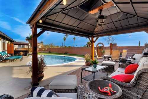 Cozy Desert Oasis with Pool and Hot Tub!