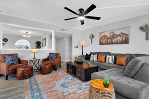 Smart TV, stereo, computer monitors - Cozy Desert Oasis with Pool and Hot Tub! (Tucson)