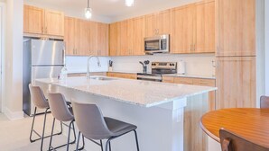 Private kitchen - Landing | Incredible 1BD, Clubhouse, Pool (Palm Bay)