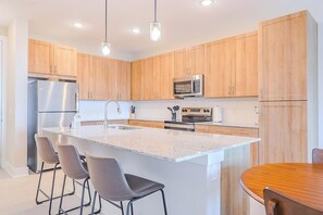 Fridge, dining tables - Landing | Incredible 1BD, Clubhouse, Pool (Palm Bay)