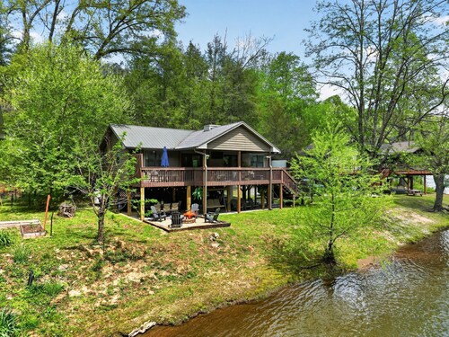 Reel Riverside Retreat:  Hot tub, Fire Pit & Games