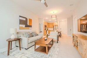 Smart TV - Landing | Beautiful 2BD, Clubhouse, Pool (Palm Bay)