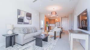 Smart TV - Landing | Beautiful 2BD, Pool, Gym (Palm Bay)