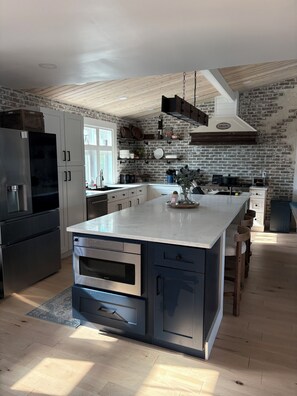 Private kitchen - Island Living; Pool, Hot Tub, Dock, Near Beach, Outdoor Entertaining Area, 4BR (Palm Island - Don Pedro Island)