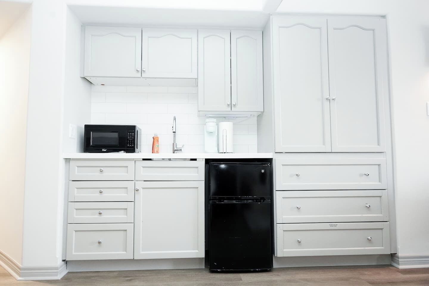 Microwave, coffee/tea maker, cookware/dishes/utensils, dining tables