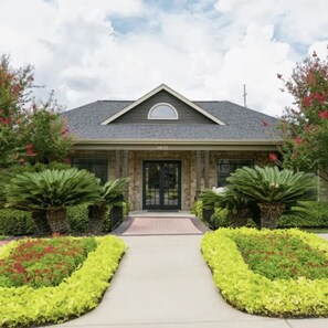 Exterior - Landing | Stylish 2BD, Pool, Clubhouse (San Antonio)