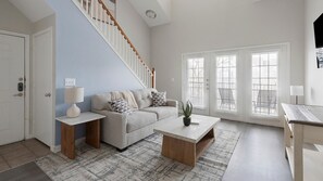 Smart TV - Landing | Amazing 1BD, Pool, Gym (San Antonio)