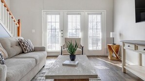 Unclassified image, 4 of 21, button - Landing | Spectacular 1BD, Gym, Pool (San Antonio)