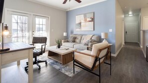 Smart TV - Landing | Incredible 2BD, Pool, Gym (San Antonio)