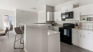 Private kitchen - Landing | Beautiful 2BD, Clubhouse, Gym (San Antonio)