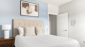 2 bedrooms, desk, iron/ironing board, WiFi - Landing | Beautiful 2BD, Pool, Gym (San Antonio)