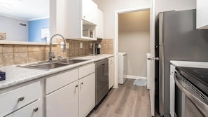 Refrigerador y comedor 