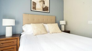 1 bedroom, desk, iron/ironing board, WiFi - Landing | Stylish 1BD, Gym, Clubhouse (San Antonio)