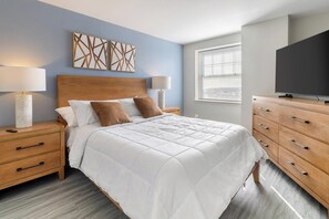 Desk, iron/ironing board, WiFi, bed sheets - Landing | Incredible 1BD, Gym (New Haven)