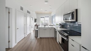 Refrigerador y comedor 