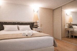 Iron/ironing board, bed sheets - Loft in the heart of Les Sables, just steps from the sea – 8 guests (Les Sables-d´Olonne)