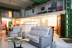 TV - Loft in the heart of Les Sables, just steps from the sea – 8 guests (Les Sables-d´Olonne)