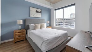 Desk, iron/ironing board, WiFi, bed sheets - Landing | Stunning 2BD, Yoga Studio, Pool (Nashville)