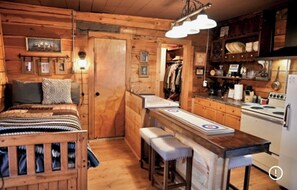 3 soverom, strykejern/-brett, reiseseng for barn og wi-fi (inkludert)