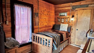 3 bedrooms, iron/ironing board, travel cot, free WiFi