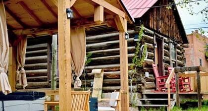 1895 Hot Tub Home and games Cabin Cripple Creek perfect for a getaway