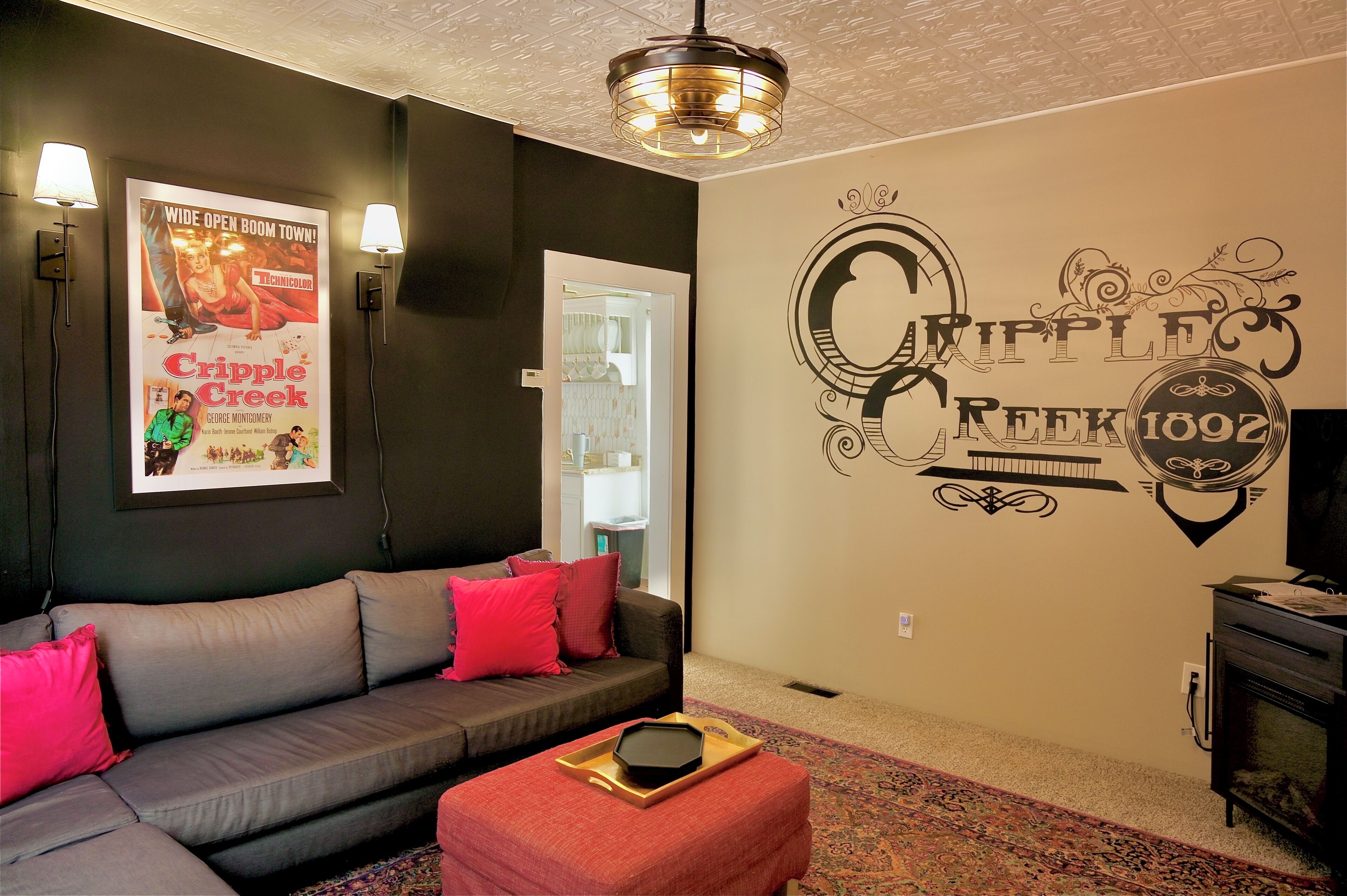 智能电视、壁炉、电子游戏、DVD 播放器